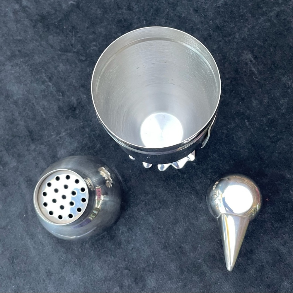 Retro Penguin Shaped Stainless Steel Cocktail Shaker - Picture 2 of 12